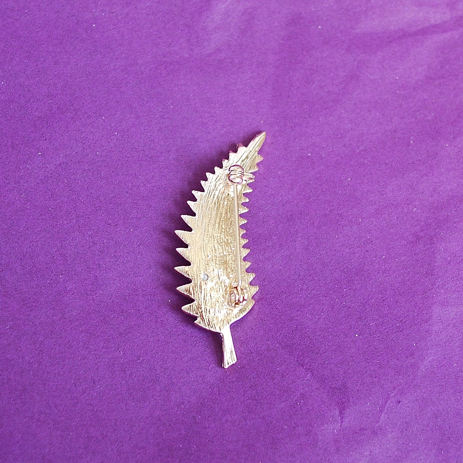 QueenMee Leaf Brooch Fern with Pearl