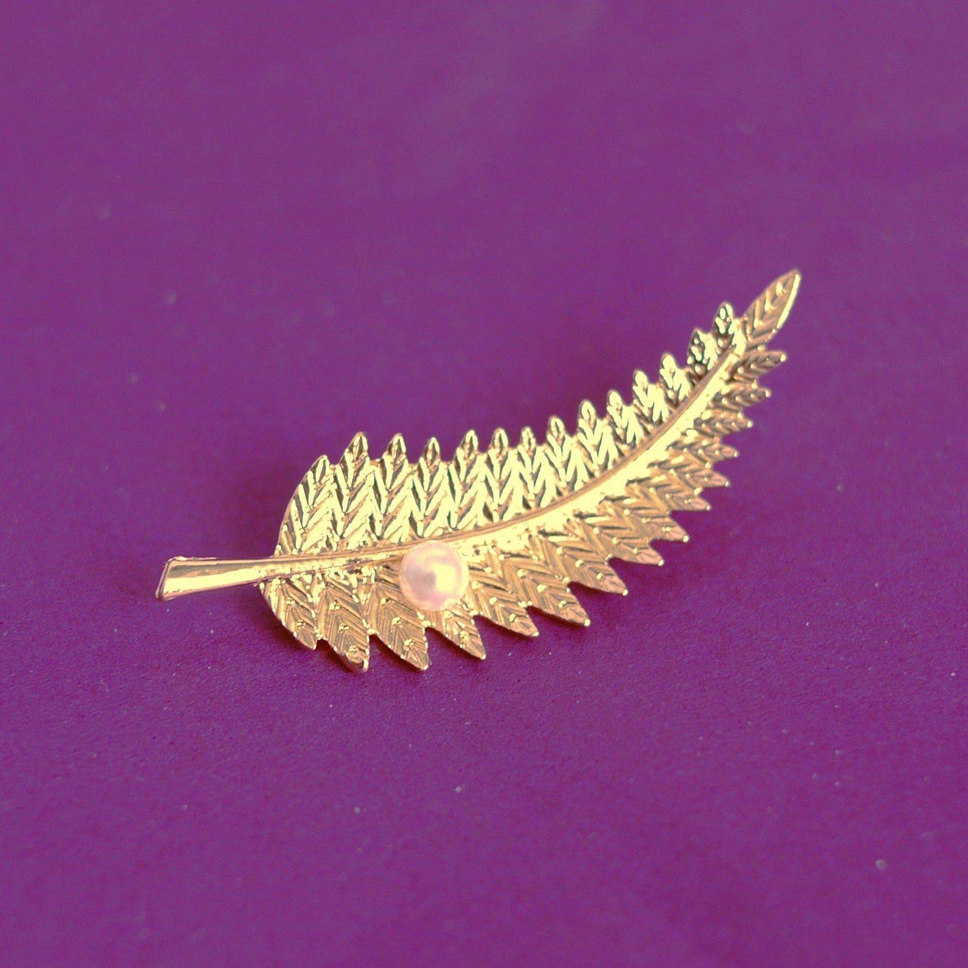 QueenMee Leaf Brooch Fern with Pearl